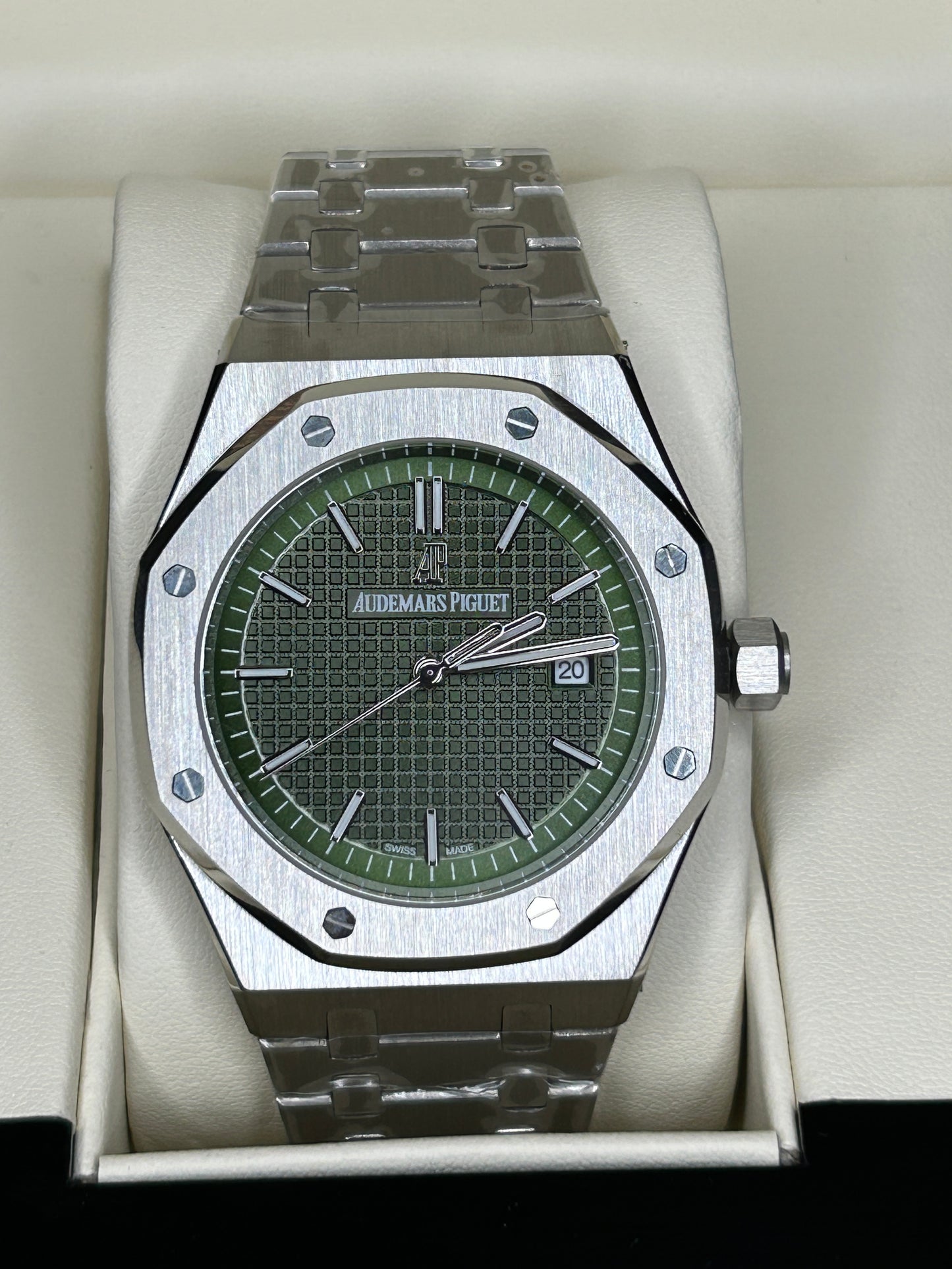 AUDEMARS PIGUET - ROYAL OAK - SILBER GREEN DIAL